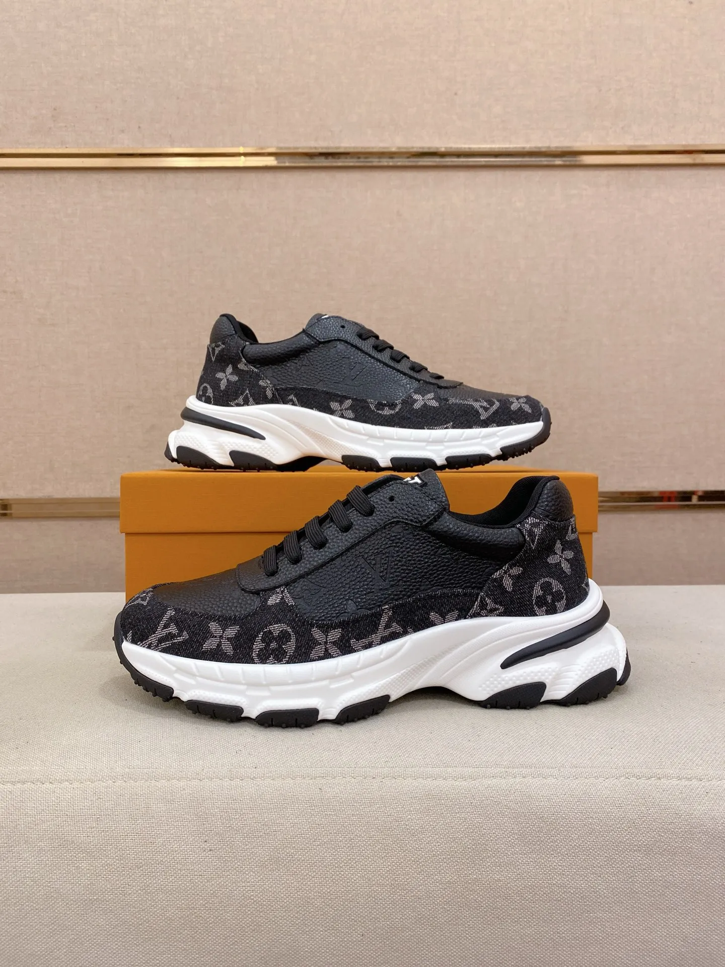 Men's shoes 442💰louis vuitton (Louis Vuitton/lv)🔍🔍The new counters are on sale at the same time. The uppers are imported from Italy. ⃣️Re-engraved🇮🇹💪💪, ⚠Sole: The original sole is specially provided by the original factory, the exclusive movable molded sole is super comfortable, ⚠Original and single goods 🔍high quality, you can enter and leave the counter at will, welcome to compare⚠. Code number: 38-44 (45/customized, non-refundable)